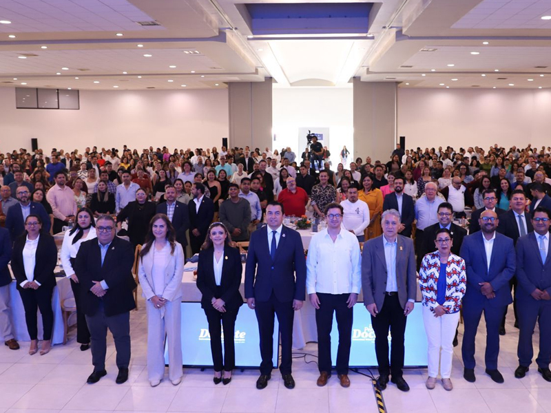 UVEG celebra a sus héroes educativos