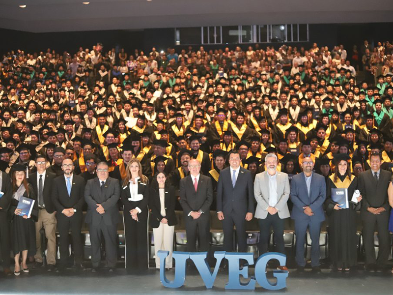 UVEG gradúa a más de 2,300 estudiantes en una ceremonia que conecta historias a la distancia
